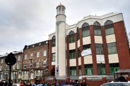 İngiliz camileri kapılarını gayrimüslimlere açıyor