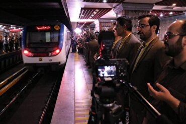 穆罕默德真主使者乐团在德黑兰地铁里合唱宗教歌曲+视频