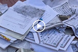 شاهد... صفحات القرآن مغطاة بدماء الضحايا في غزة