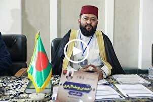 شاهد..تلاوة شيخ قراء بنغلاديش بحضور قائد الثورة الاسلامية