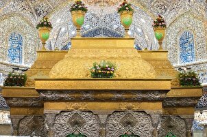 تقرير مصور |  أكاليل الورد تزيّن ضريح الإمام الحسين (ع) في ذكرى المولد النبوي
