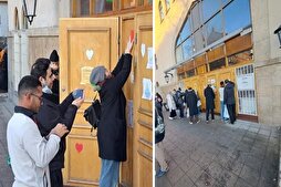 وقفة تضامن أمام المسجد الكبير في ستوكهولم بعد الاعتداء على المصحف