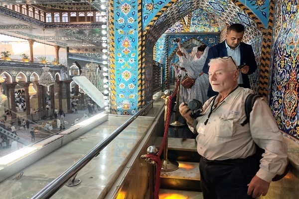 Greek Tourists Visit Imam Hussein Holy Shrine in Karbala