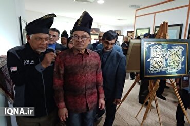 Malaysia PM Commends Iranian Artists’ Works during Visit to Restu Global Quranic Arts Festival