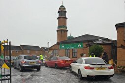 Blackburn Mosque Volunteers Wash Cars to Raise Money for Gaza