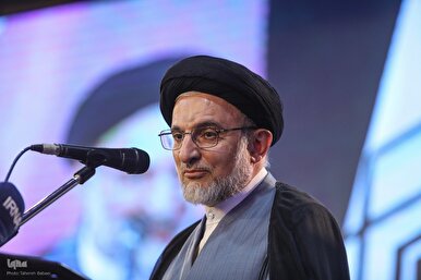 Iran Flag-Bearer of Promoting Quran in Islamic World: Cleric