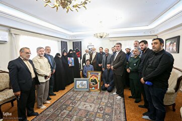 Members of Iranian Quranic Community Meet General Salami’s Family