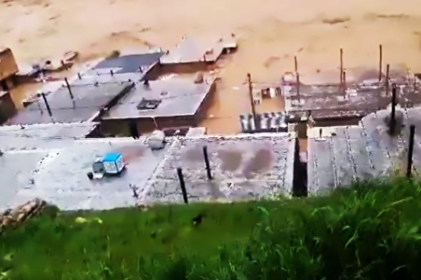 فیلم/ وضعیت بحرانی روستاهای استان لرستان/ آب به سقف خانه‌ها رسید