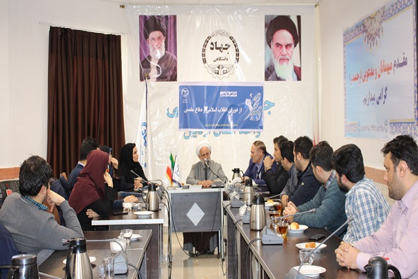 ضرورت تبیین خاطرات دوران انقلاب اسلامی برای بهره&zwnj;مندی از تجربیات آن / تاریخ شفاهی دوران انقلاب اسلامی تبیین شود