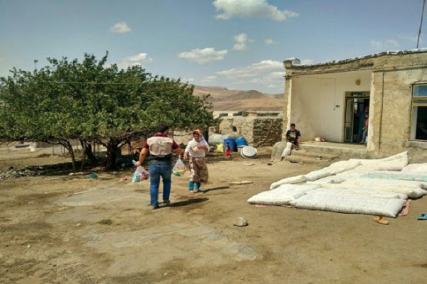 توزیع بستههای غذایی و بهداشتی و مواد ضدعفونی کننده در مناطق محروم استان اردبیل توزیع بستههای غذایی و بهداشتی و مواد ضدعفونی کننده در مناطق محروم استان اردبیل