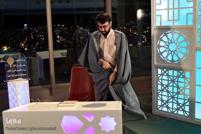 جزءخوانی قرآن کریم بر فراز برج میلاد