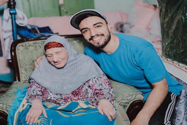 بانوی 90 ساله نابینای مصری؛ حافظ قرآن با قرائات دهگانه + عکس