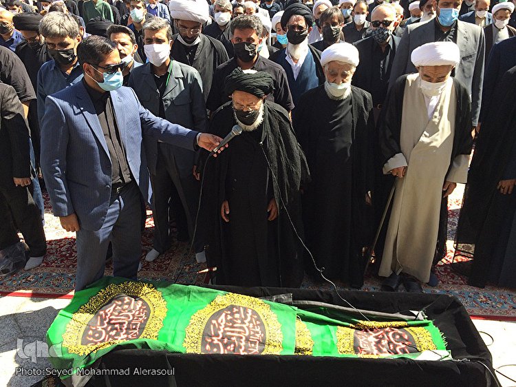 تشییع پیکر علامه حکیمی در حرم مطهر رضوی
