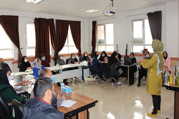 رضازاده// دوره آموزشی صابون&zwnj;سازی گیاهی در اردبیل برگزار شد