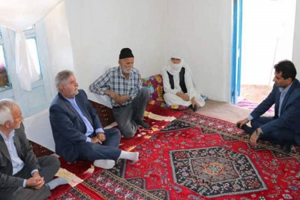 رضازاده// خانواده‌های شهدا صاحبان حق در جامعه هستند