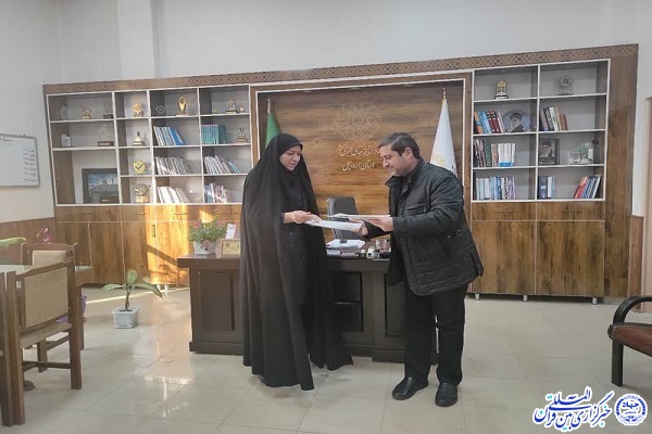 پروانه رضاقلیزاده مدیرکل کتابخانه اردبیل محمدباقر حاجی محمدی مدیر اجرایی سبلان پارچه اردبیل