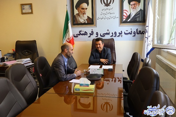 غلامحسن خلیلی معاون پرورشی آموزش و پرورش اردبیل و ابراهیم عزیززاده مدیر خبرگزاری ایکنا اردبیل