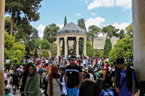 مسافران نوروزی آرامگاه حافظ