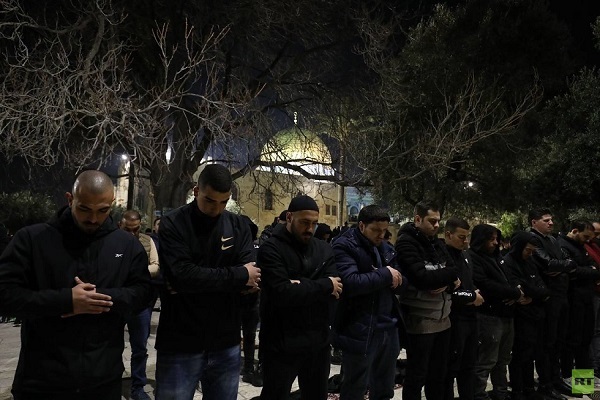 هزاران فلسطینی نماز پنجمین شب ماه رمضان را در مسجدالاقصی اقامه کردند