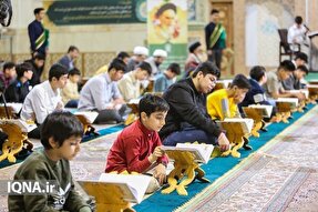 عکس | ترتیل‌خوانی نوجوانان در حرم بانوی کرامت