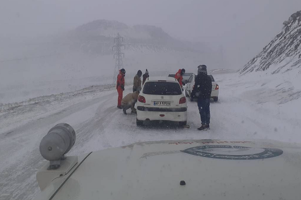 امدادرسانی به ۲۲۶ نفر گرفتار شده در برف و کولاک خلخال