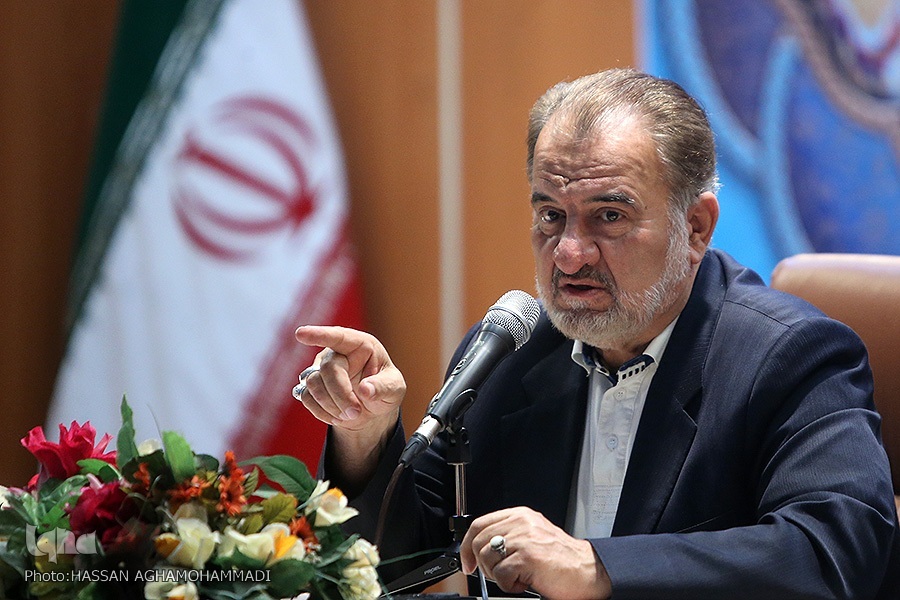 قرآن‌خوانی، قرآن‌دانی و قرآن‌باوری؛ سه مرحله تحقق انس با قرآن + عکس