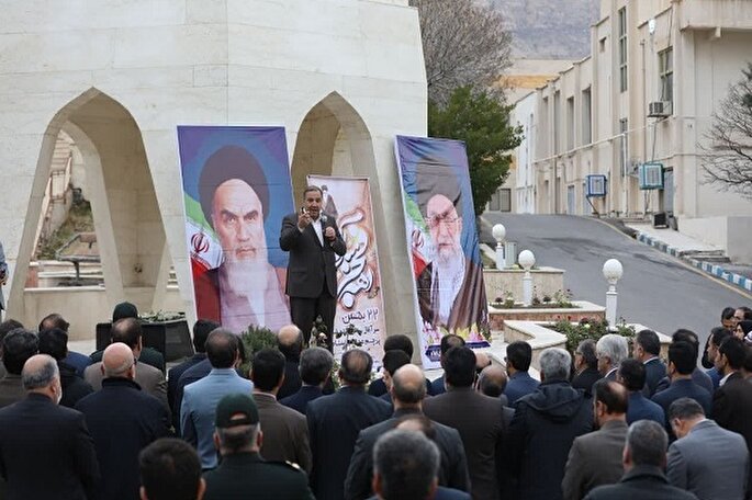 طلیعه‌ دهه‌ فجر یادآور جبهه‌ حق علیه باطل است