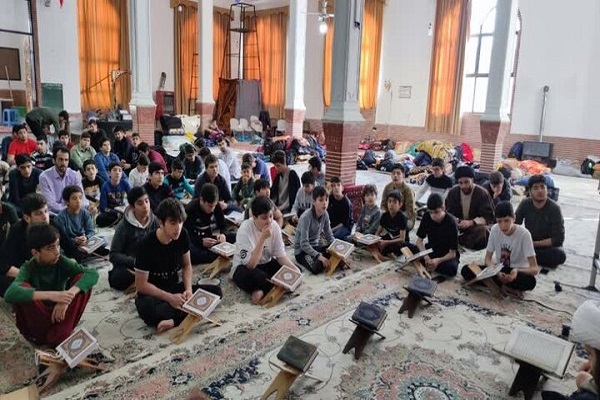 آئین اعتکاف دانش‌آموزی با حضور ۵۰۰ نفر نوجوانان اردبیلی