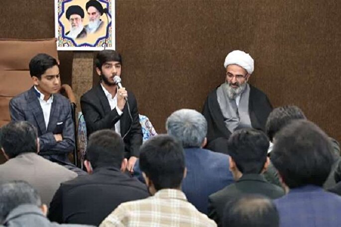 انس با قرآن فرصتی برای خودسازی حقیقی انسان است