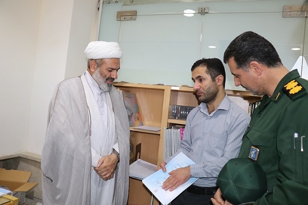 حضور نماینده ولی فقیه در سپاه حضرت عباس(ع) استان اردبیل در کتابخانه اردبیل استدلالهای قوی و درک عمیق مسائل روز، مستلزم مطالعه اثربخش است
