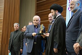 نشان «والی مهر» به خیّر با سابقه و دیرین اردبیلی اعطا شد