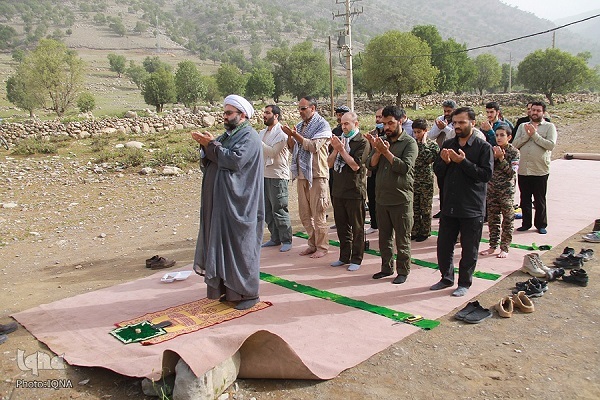 خدمت جهادی برای نوجوانان با برپایی یادواره خانگی شهدا
