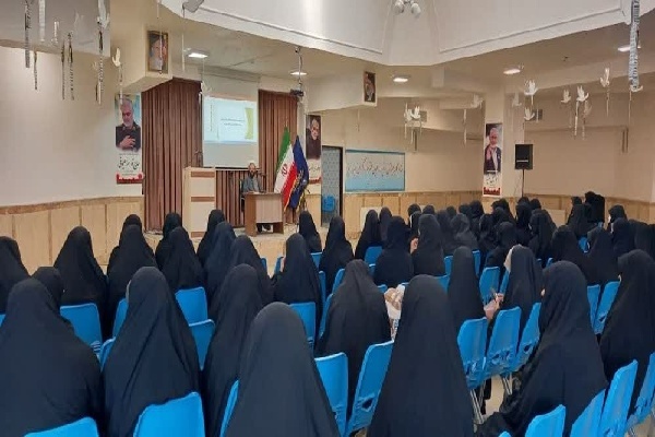 بانوان طلبه با تلاش علمی و پژوهشی، پاسخگوی مطالبات مردم باشند