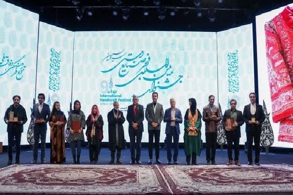ارسالی/کسب دیپلم افتخار جشنواره بین‌المللی فجر صنایع‌دستی توسط هنرمند اردبیلی