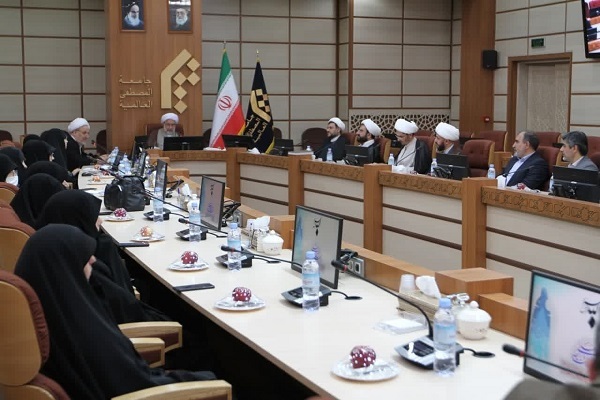 تمدن جدید در موضوع زن و خانواده، بدهکار بشریت است