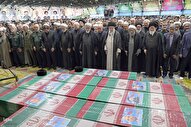 رهبر معظم انقلاب بر پیکر شهید جمهور و هیئت همراه ایشان نماز اقامه کردند