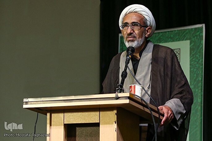 معارف ادعیه و زیارات راه تفسیر قرآن به قرآن را می‌آ‌موزند