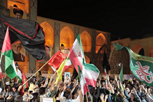 تجمع یزدی‌ها در حمایت از حمله موشکی به رژیم صهیونیستی + عکس