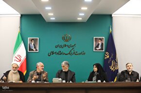 دیدار اعضای سیاستگذاری همایش بانوان قرآن‌پژوه با وزیر ارشاد