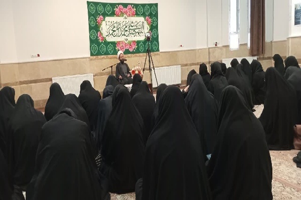 خواهران طلبه از آغاز دوران طلبگی با فرهنگ یاد خدا انس بگیرند