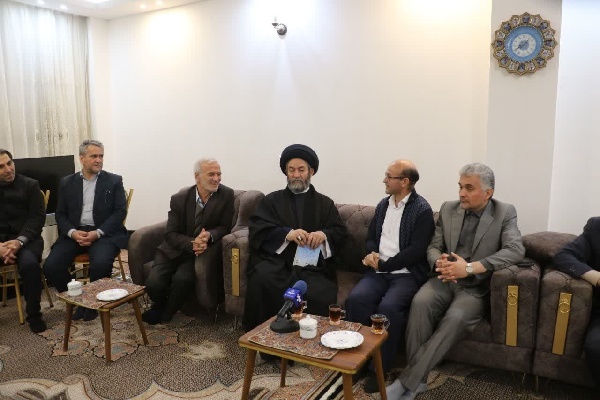 آیت‌الله سید حسن عاملی،نماینده ولی فقیه در استان و امام جمعه اردبیل پنجم در دیدار با جمعی از جانبازان