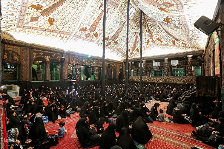 سوگواران حسین(ع) در حسینیه سادات اخوی