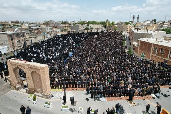 اقامه نماز ظهر عاشورا در اردبیل