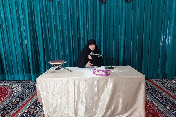 حبیبه شاهنده، مدیر مدرسه علمیه ثامن‌الحجج (علیه‌السلام) پارس‌آباد