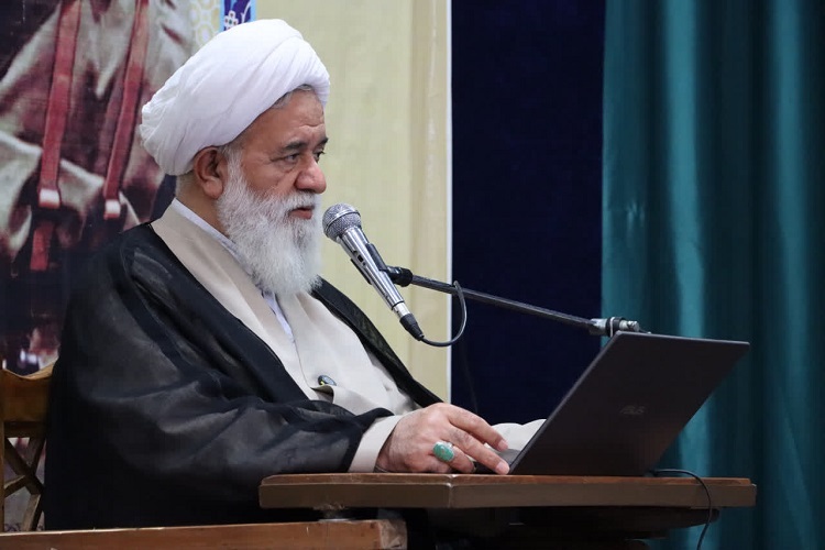 امام خمینی(ره) عرفان را با شریعت در آمیخت