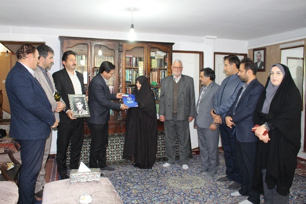 خدمت صادقانه به خلق بهترین و خالصانه‌ترین عبادت