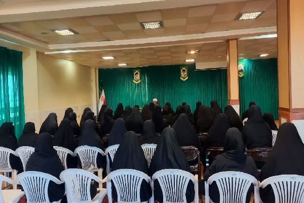 بانوان مبلّغ نقش مهمی در تبیین و تحقق رویکرد جوانی جمعیت دارند