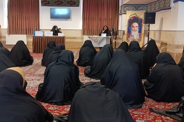 برگزاری کرسی آزاداندیشی «باید‌ها و نباید‌های فعالیت اجتماعی زنان با توجه به سیره حضرت خدیجه (س)» در خلخال