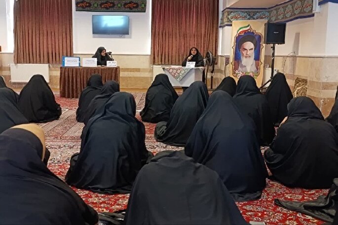 برگزاری کرسی «باید‌ها و نباید‌های فعالیت اجتماعی زنان با توجه به سیره حضرت خدیجه (س)»