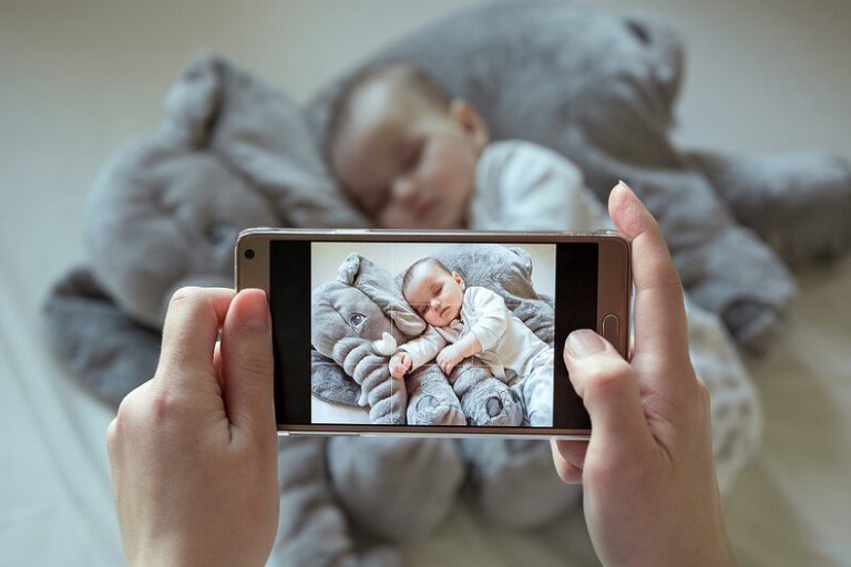 سایه سنگین مام‌فلوئنسرها بر سلامت روان مادران